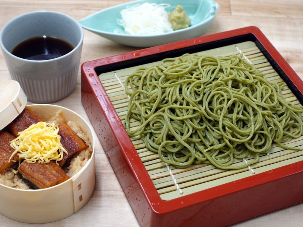 抹茶蕎麦と鰻のわっぱ飯